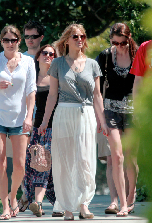 jlaw_candid_21april2013_018.jpg