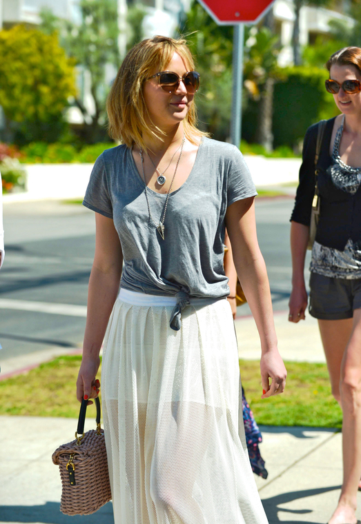 jlaw_candid_21april2013_024.jpg