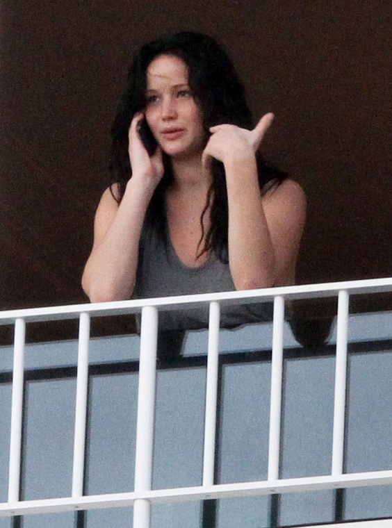 jlaw_candid_26feb2013hawaii_018.jpg