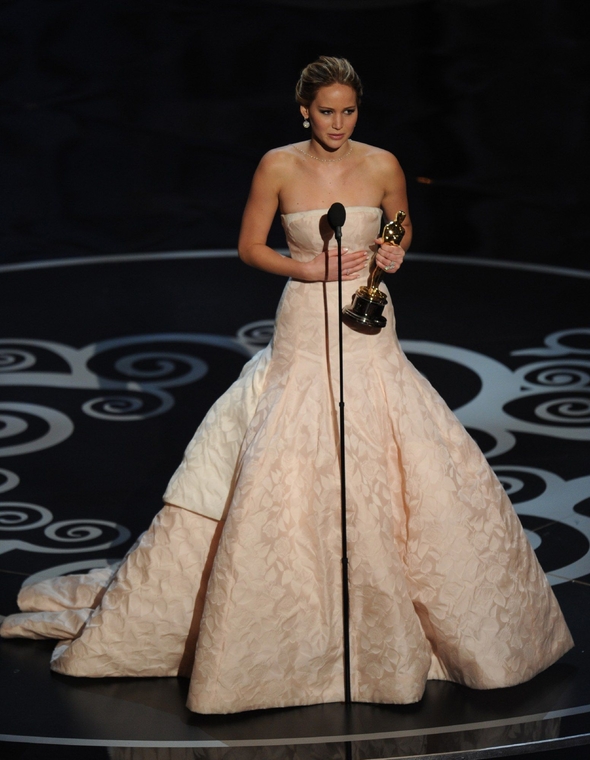 jlaw_events_24feb2013_academyawards_010.jpg