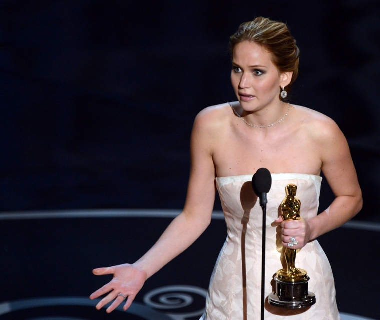 jlaw_events_24feb2013_academyawards_013.jpg