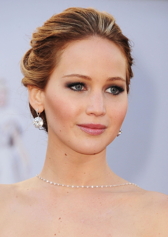 jlaw_events_24feb2013_academyawardsredcarpet_003.jpg
