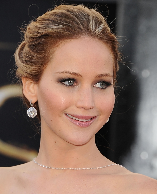 jlaw_events_24feb2013_academyawardsredcarpet_017.jpg