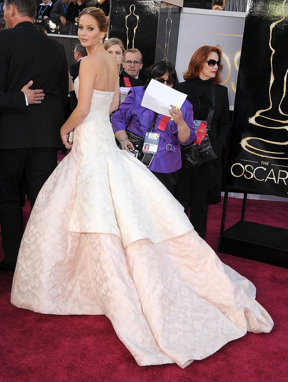 jlaw_events_24feb2013_academyawardsredcarpet_143.jpg