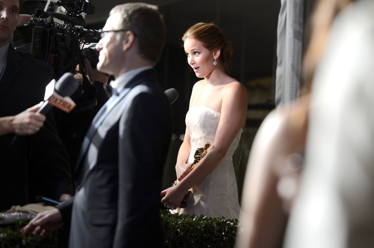 jlaw_events_24feb2013_annualacademyawards_011.jpg