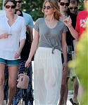 jlaw_candid_21april2013_012.jpg