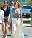 jlaw_candid_21april2013_027.jpg