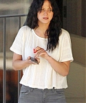 Filename=jlaw_candid_26feb2013hawaii_001.jpg
Filesize=493KiB
Dimensions=2044x3000
Date added=Apr 06, 2013 jlaw_candid_26feb2013hawaii_001.jpg