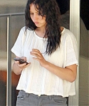 Filename=jlaw_candid_26feb2013hawaii_010.jpg
Filesize=468KiB
Dimensions=2000x3000
Date added=Apr 06, 2013 jlaw_candid_26feb2013hawaii_010.jpg