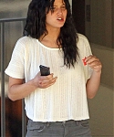 Filename=jlaw_candid_26feb2013hawaii_012.jpg
Filesize=456KiB
Dimensions=2000x3000
Date added=Apr 06, 2013 jlaw_candid_26feb2013hawaii_012.jpg