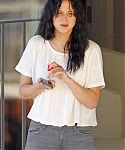 Filename=jlaw_candid_26feb2013hawaii_014.jpg
Filesize=527KiB
Dimensions=2016x3000
Date added=Apr 06, 2013 jlaw_candid_26feb2013hawaii_014.jpg