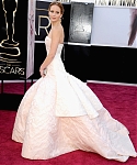 jlaw_events_24feb2013_academyawardsredcarpet_069.jpg