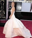 jlaw_events_24feb2013_academyawardsredcarpet_076.jpg