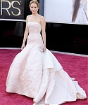 jlaw_events_24feb2013_academyawardsredcarpet_096.jpg