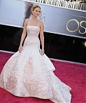 jlaw_events_24feb2013_academyawardsredcarpet_128.jpg