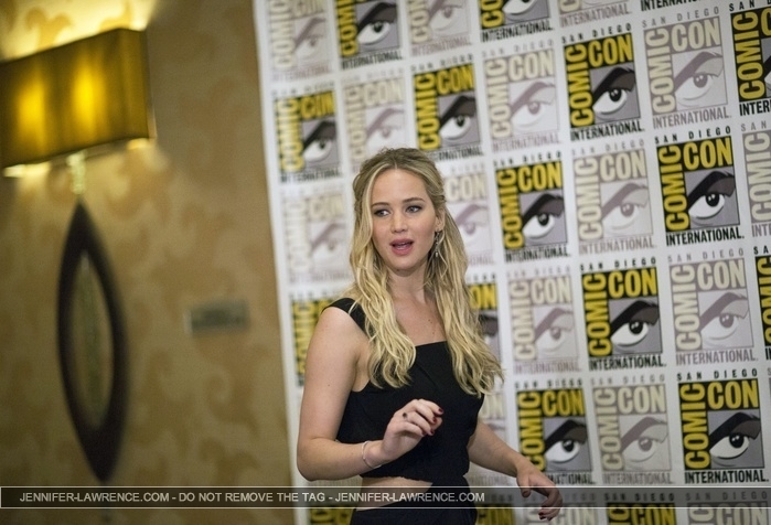 F_July_9_-__International_Comic_Con_-___The_Hunger_Games__Mockingjay_Part_2___Press_Conference_281529.jpg