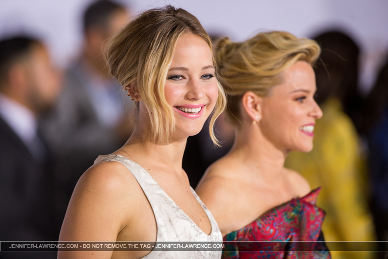 AX__November_17_-__Mockingjay__Part_1__LA_Premiere_2816529.jpg