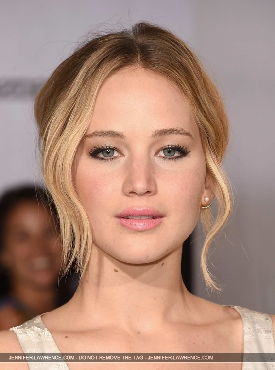 A_November_17_-__Mockingjay_Part_1__LA_Premiere_285029.jpg
