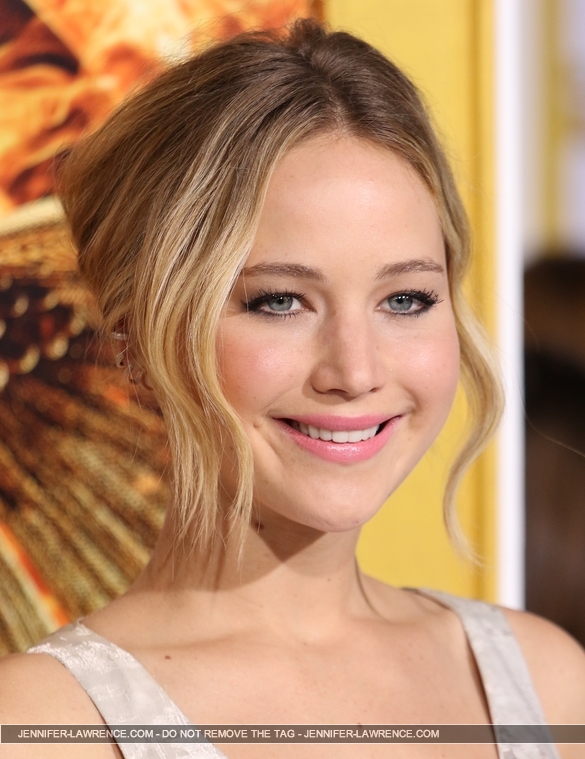 Aa_November_17_-__Mockingjay_Part_1__Premiere_in_Los_Angeles_28229.jpg