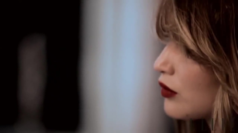 Behind_the_Scenes_Elle_Photoshoot_28December_201229__2829029.jpg