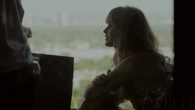 Behind_the_Scenes_Elle_Photoshoot_28December_201229__2830129.jpg