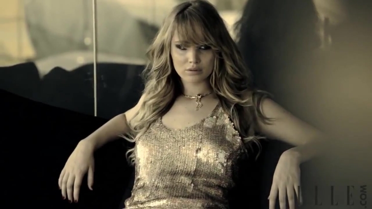 Behind_the_Scenes_Elle_Photoshoot_28December_201229__2835029.jpg
