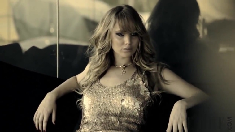 Behind_the_Scenes_Elle_Photoshoot_28December_201229__2835629.jpg