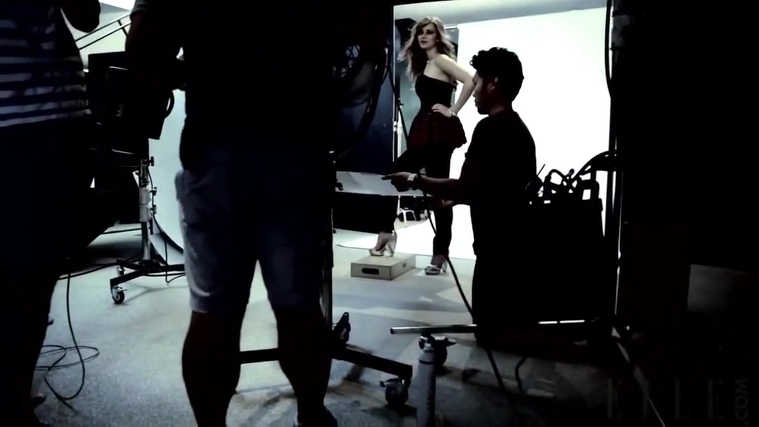 Behind_the_Scenes_Elle_Photoshoot_28December_201229__287029.jpg