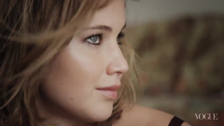 Behind_the_Scenes_with_Jennifer_Lawrence_on_Her_Cover_Shoot_-_Vogue_Diaries_063.jpg