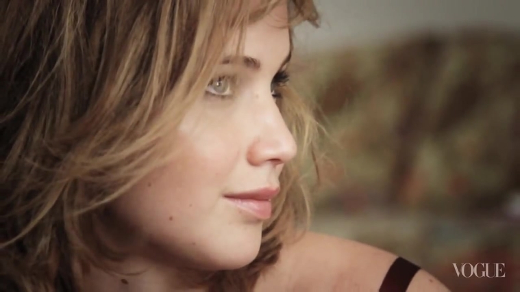 Behind_the_Scenes_with_Jennifer_Lawrence_on_Her_Cover_Shoot_-_Vogue_Diaries_067.jpg