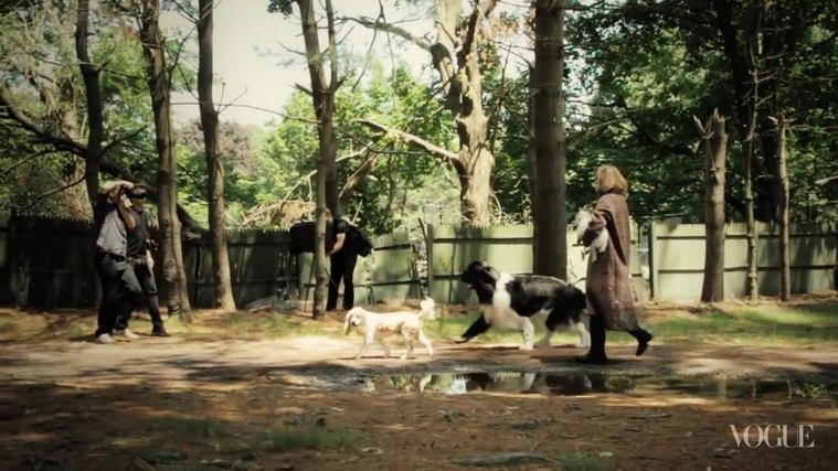 Behind_the_Scenes_with_Jennifer_Lawrence_on_Her_Cover_Shoot_-_Vogue_Diaries_104.jpg