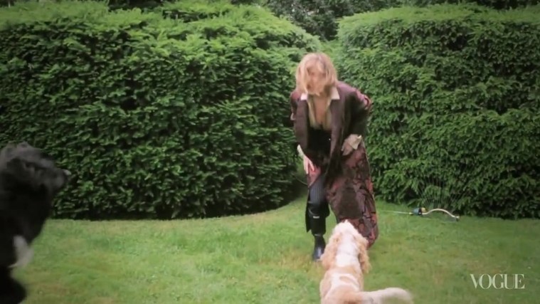 Behind_the_Scenes_with_Jennifer_Lawrence_on_Her_Cover_Shoot_-_Vogue_Diaries_121.jpg
