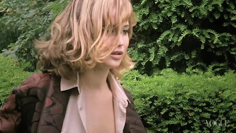 Behind_the_Scenes_with_Jennifer_Lawrence_on_Her_Cover_Shoot_-_Vogue_Diaries_137.jpg