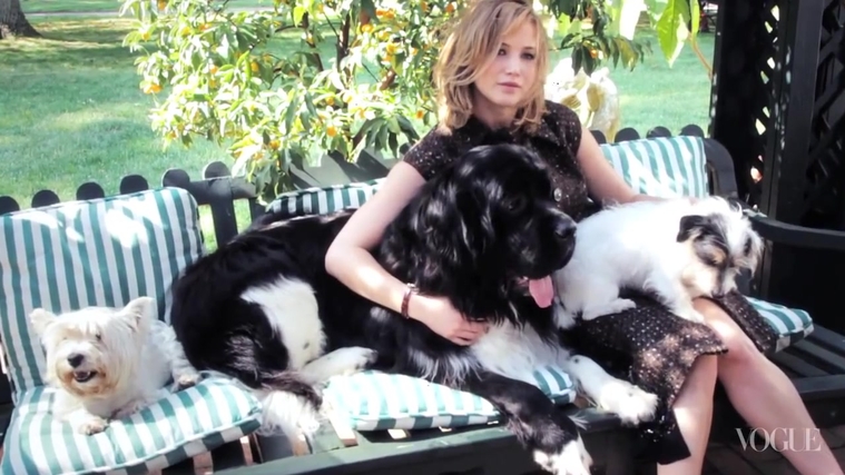 Behind_the_Scenes_with_Jennifer_Lawrence_on_Her_Cover_Shoot_-_Vogue_Diaries_177.jpg