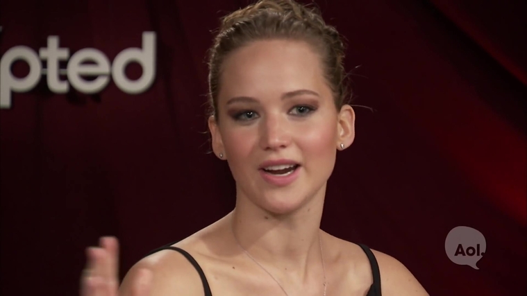 Catching_Fire_Unscripted_Interview_Moviefone__2827629~0.jpg
