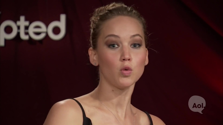 Catching_Fire_Unscripted_Interview_Moviefone__2828229~0.jpg