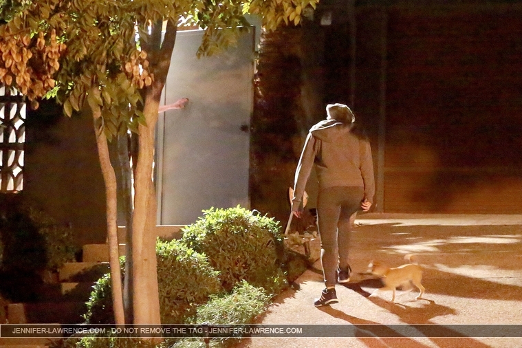 December_12_-_Arriving_at_Gabe_Polsky_s_home_in_Beverly_Hills_285529.jpg