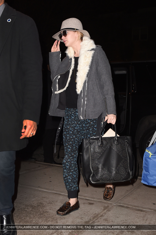 December_14_-_Arriving_at_her_hotel_in_New_York_28929.jpg
