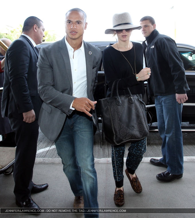 December_14_-_Departing_LAX_Airport_in_Los_Angeles_282029.jpg
