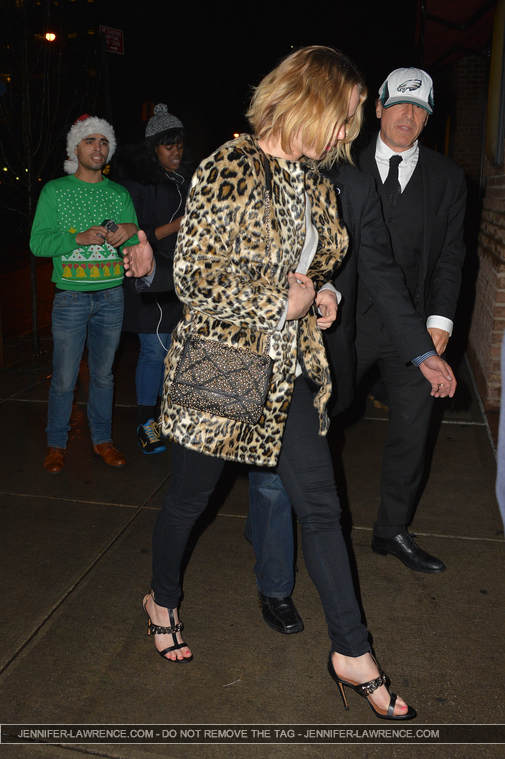 December_16_-_Returning_to_her_Tribeca_hotel_after_watching__The_Elephant_Man__on_Broadway_in_New_York_281029.jpg