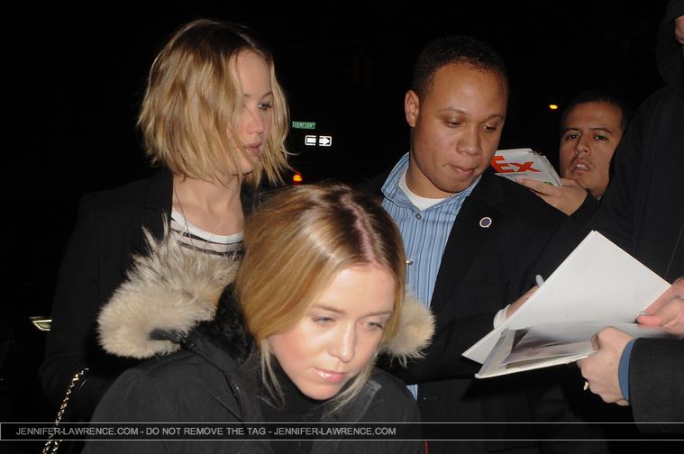 December_17_-_Arriving_with_her_friend_to_dinner_at_Mulino_in_the_West_Village2C_New_York_281329.jpg