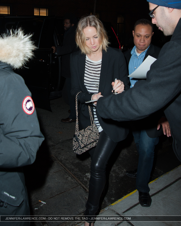 December_17_-_Arriving_with_her_friend_to_dinner_at_Mulino_in_the_West_Village2C_New_York_28929.jpg