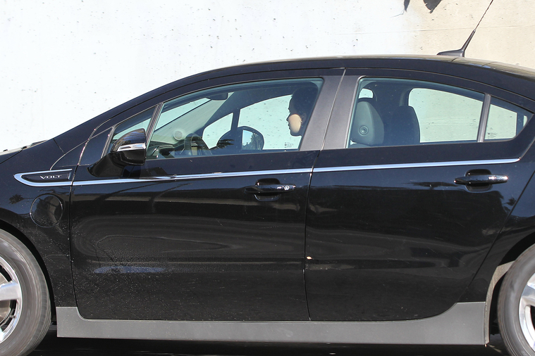 February_14_-_Jennifer_Lawrence_at_the_office_with_new_script_in_Los_Angeles_281229.jpg
