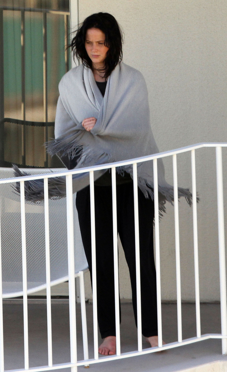 February_27_-_Jennifer_Lawrence_is_seen_enjoying_the_view_from_her_hotel_room_in_Hawaii_284329.jpg