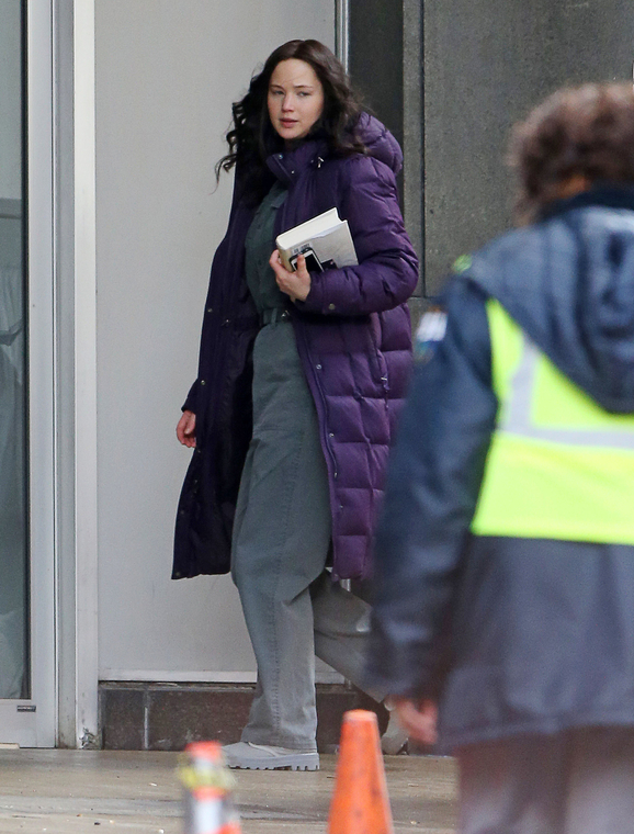 February_5_-__on_the_set_of___The_Hunger_Games__Mockingjay_-_Part_2___in_Atlanta__28229.jpg