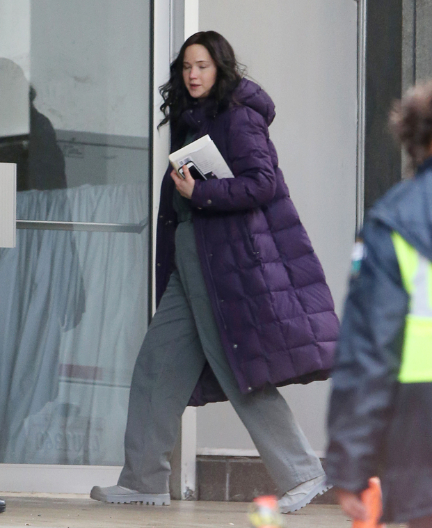 February_5_-__on_the_set_of___The_Hunger_Games__Mockingjay_-_Part_2___in_Atlanta__28929.jpg