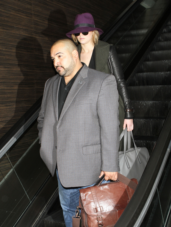 February_7_-_Jennifer_Lawrence_departing_on_a_flight_at_LAX_airport_in_Los_Angeles_28829.jpg