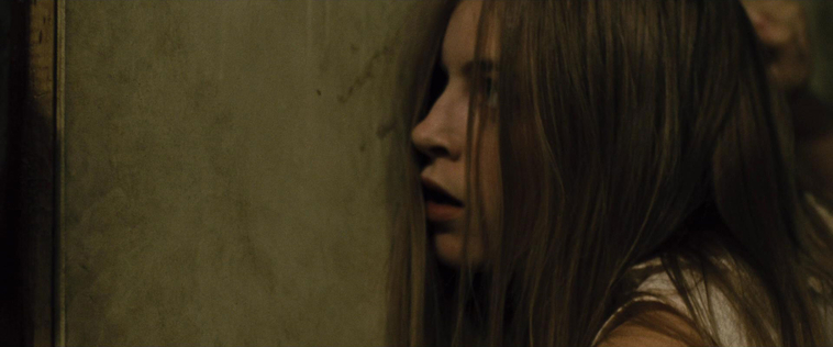 House_at_the_End_of_the_Street__28117529.jpg