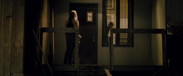House_at_the_End_of_the_Street__28119829.jpg