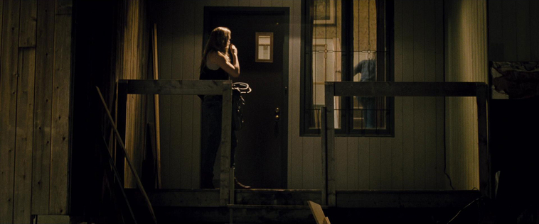 House_at_the_End_of_the_Street__28119929.jpg